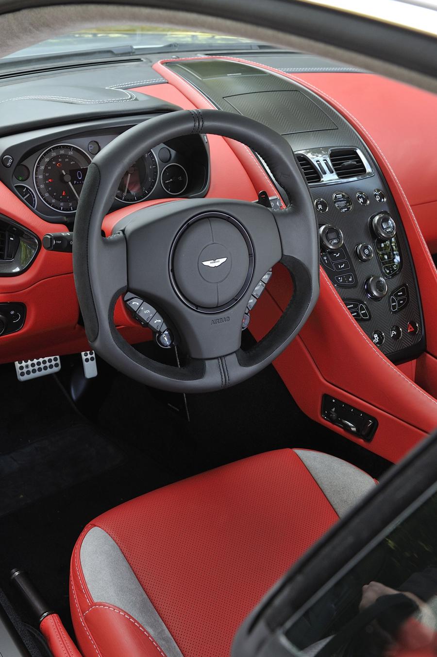 Интерьер Aston Martin Vanquish 2012 года  (NA) (фото 22 из 182)